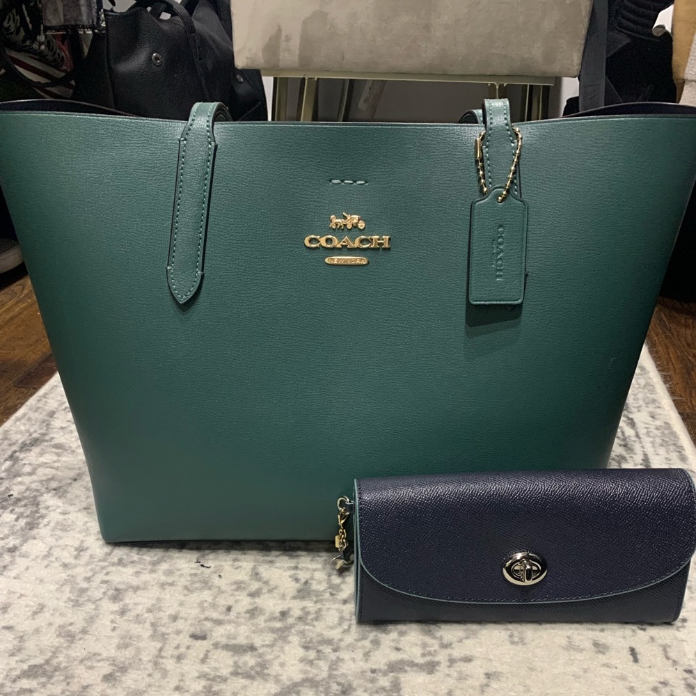 Large Leather Coach Tote with matching wallet